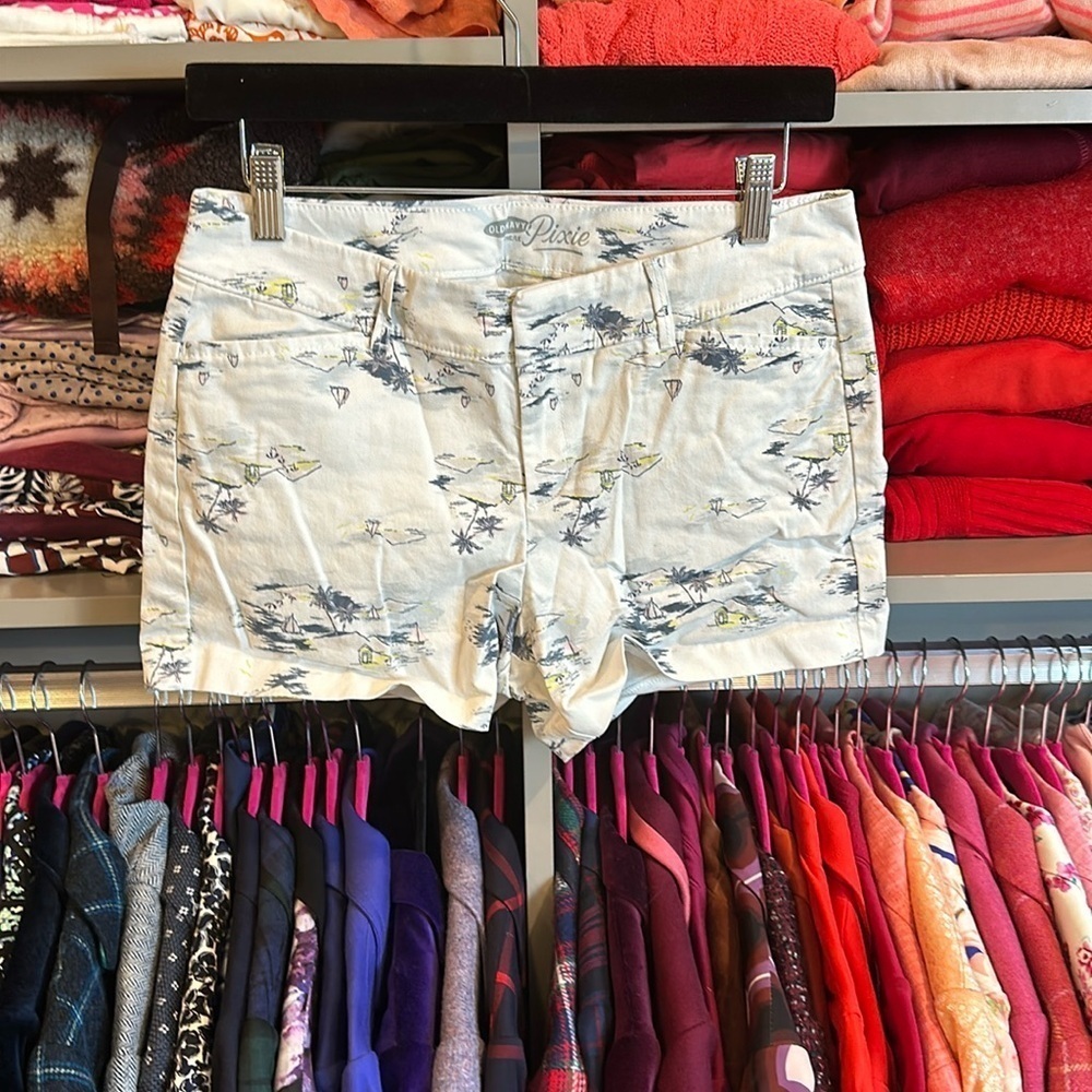 Old Navy Pixie white with navy island theme print size 2 shorts